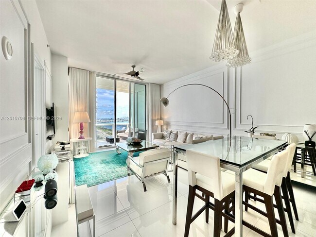 Building Photo - 15811 Collins Ave