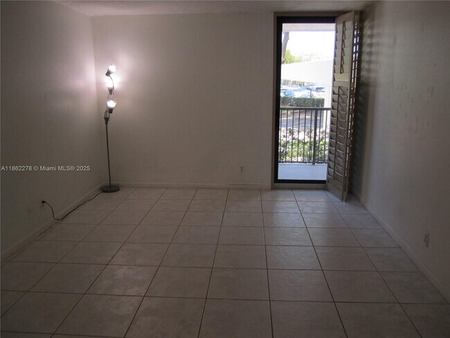 Building Photo - 1350 River Reach Dr