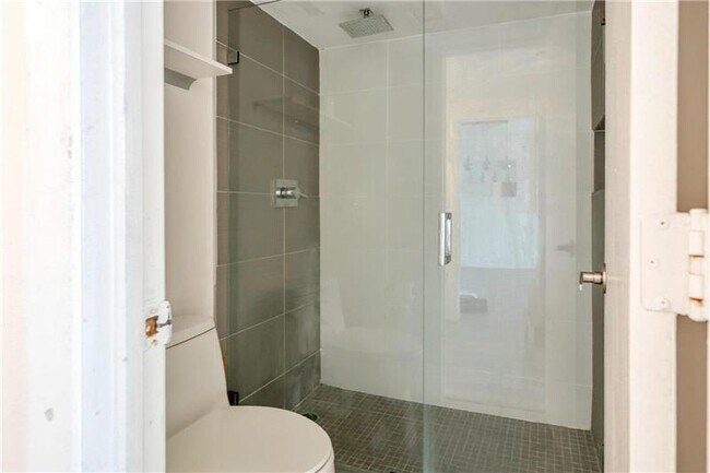 Building Photo - 300 Bayview Dr