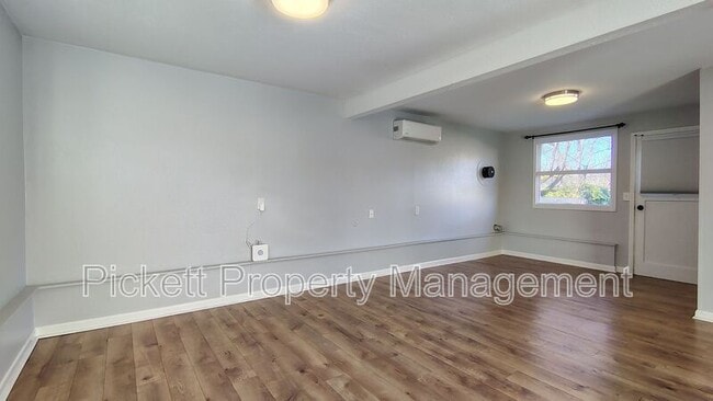 Building Photo - 1316 E Hope St