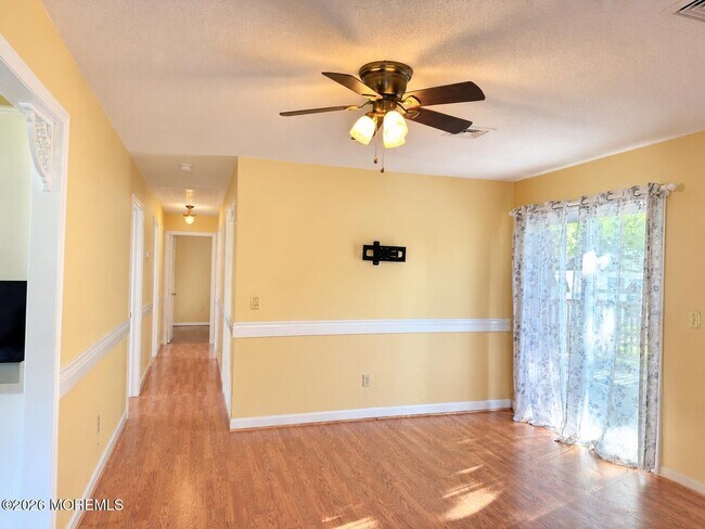 Building Photo - 931 Cypress Ave