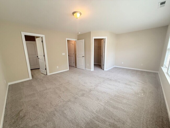 Building Photo - Beautiful Providence Place Townhome Near RTP & RDU – Pool Community!