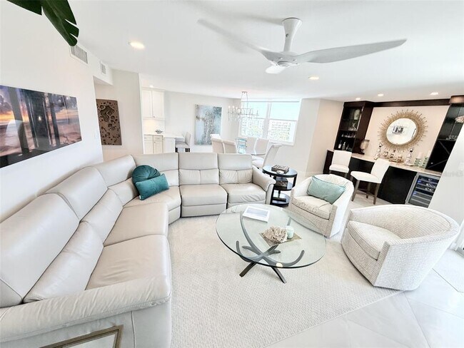 Building Photo - 1050 Longboat Club Rd