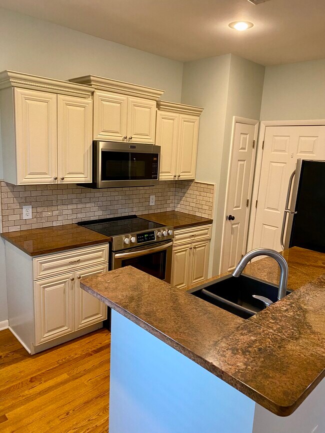Building Photo - 2550 Dilworth Heights Ln
