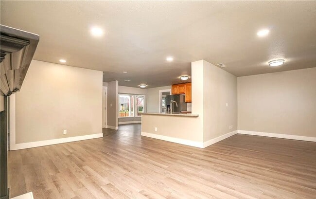 Building Photo - Rooms for rent in 4bedroom/2ba Downtown Puyallup Duplex (Room rents starting at $850 - $1,100)