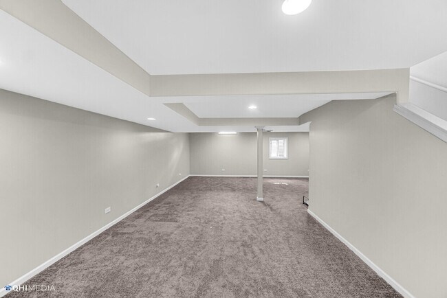 Building Photo - 2870 Roslyn Ln