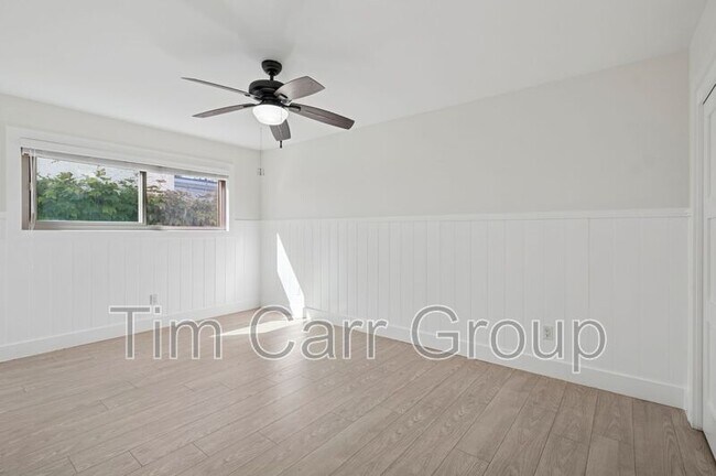 Building Photo - 2048 Garden Ln