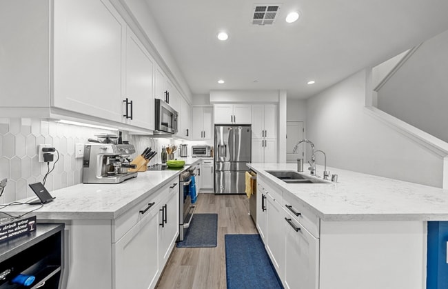 Building Photo - $4,300 - 3 Bed/ 3 Bath Modern Townhome with Loft in Santee
