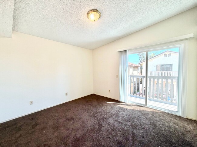 Building Photo - Gated 3 Bedroom 2.5 Bath Home with Bonus Room & Private Balcony