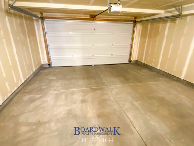 Building Photo - Beautiful 3 Bed 2 Bath Herriman Townhome!