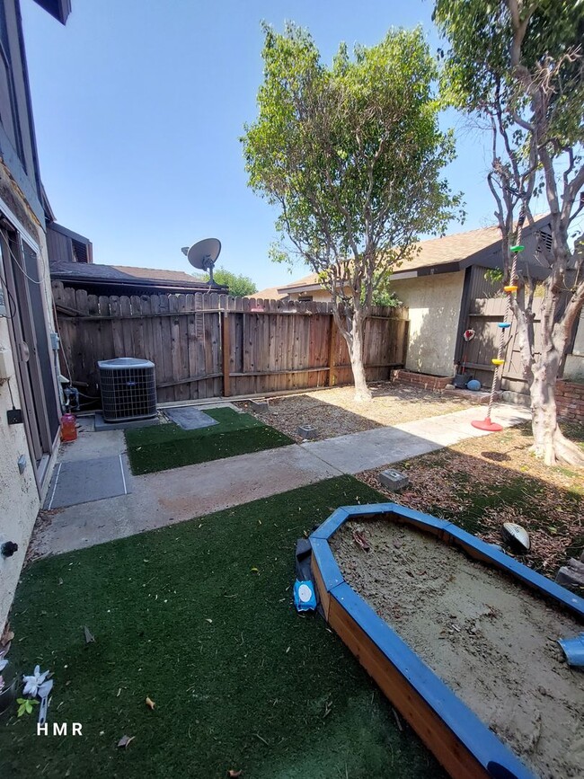 Building Photo - 3 bedrooms 3 baths in San Dimas Glenwood T...