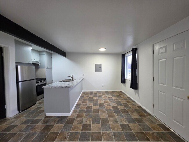 Building Photo - 1054-1066 Sun Rd