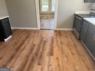 Building Photo - 221 N Forest Ave