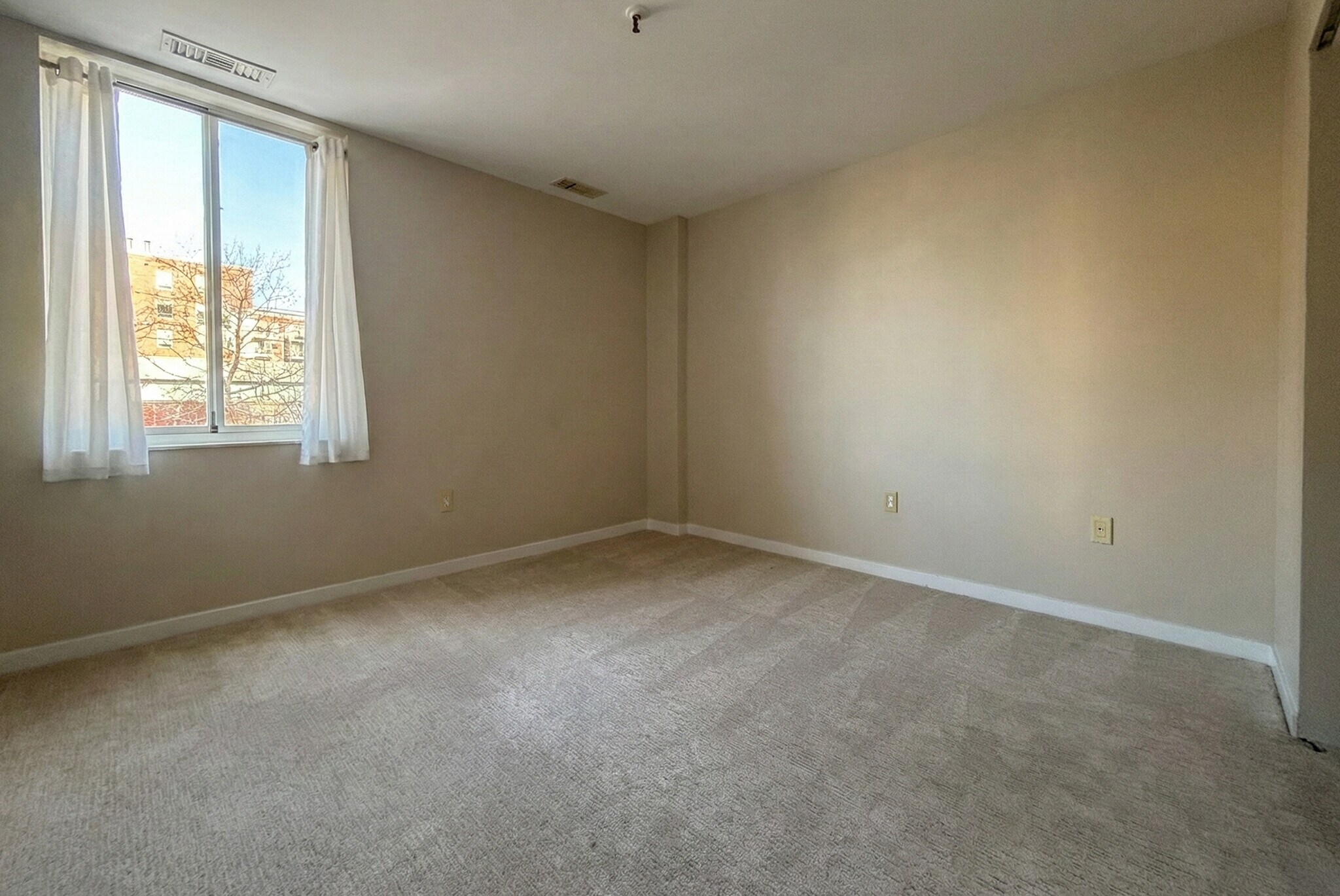 Building Photo - 4 Canal Park