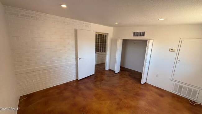 Building Photo - 5548 N 12th Ave