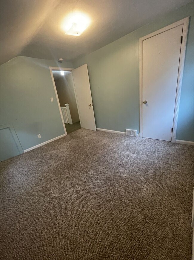 Building Photo - Three Bedroom House for 2026/27!