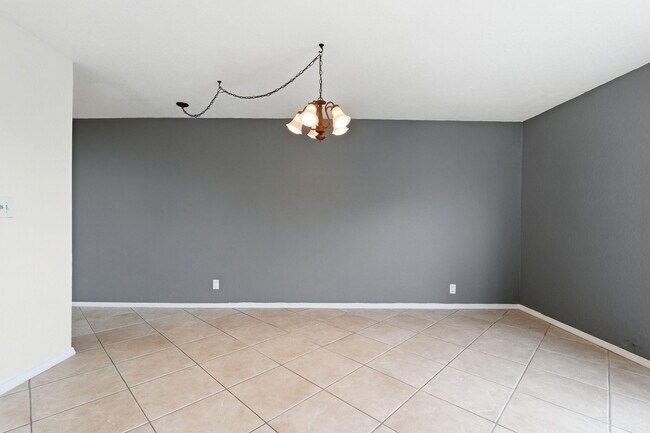 Building Photo - 430 Commodore Dr