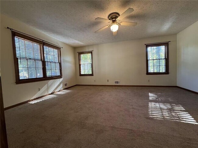 Building Photo - 361 Buck Ct