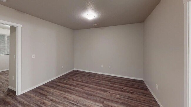 Building Photo - 3 bedroom 2 bathroom townhome with 1 car garage