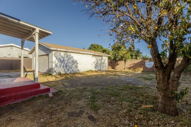 Building Photo - Welcome to Your Dream Home in San Fernando!