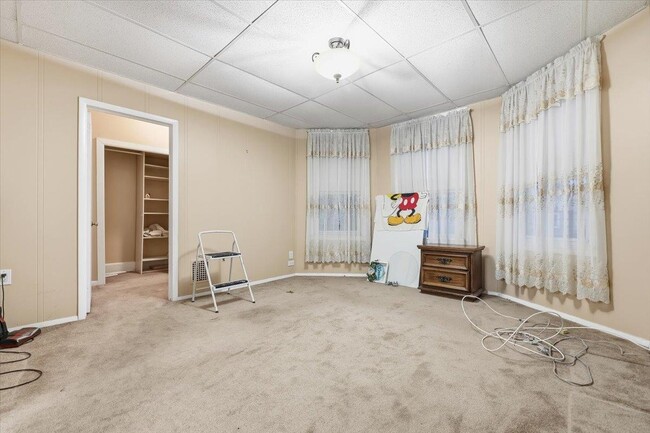 Building Photo - 98 W 47th St