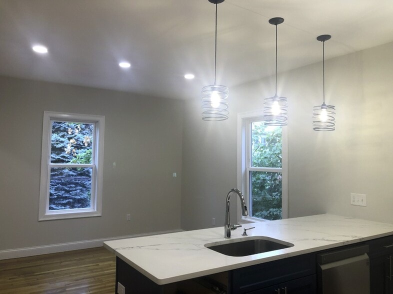 Building Photo - 7 Ashford St