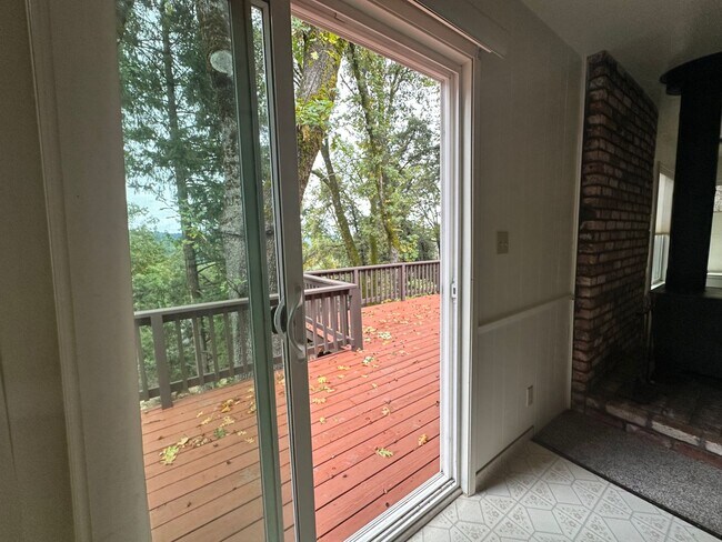 Building Photo - Charming Cascade Shores Retreat 2/1 1,000 ...