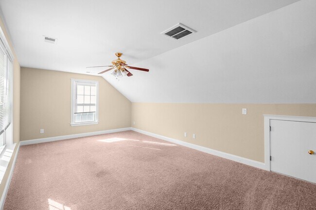 Building Photo - Charming 3 bed 2.5 bath Home in Huntersville!