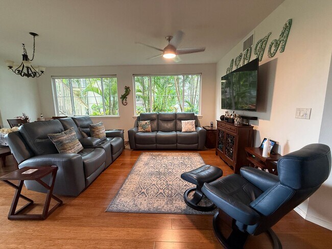 Building Photo - Beautiful Renovated and Furnished 2 bed/2 bath, walk to the beach