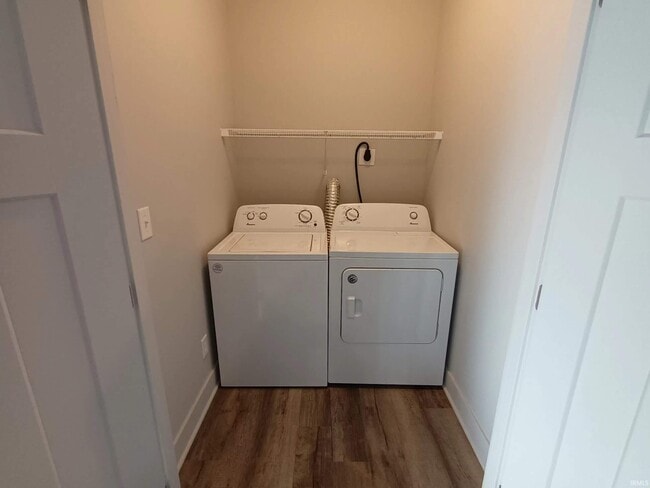 Building Photo - 1231 W Rangeview Cir