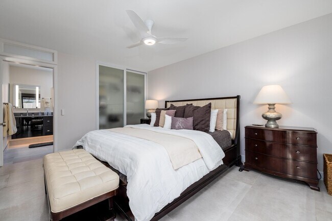 Building Photo - 1173 E Alejo Rd