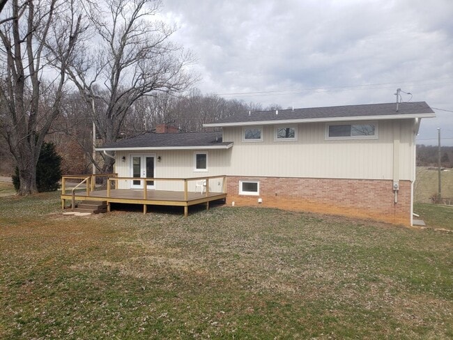 Building Photo - 4 Bedroom / 2 Bath Home  Kingsport, TN