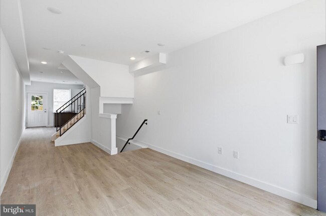 Building Photo - 1027 W Arizona St