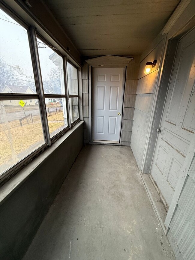 Building Photo - Spacious 3-Bedroom Single-Family Home-Near Hospital- Jackson, MI