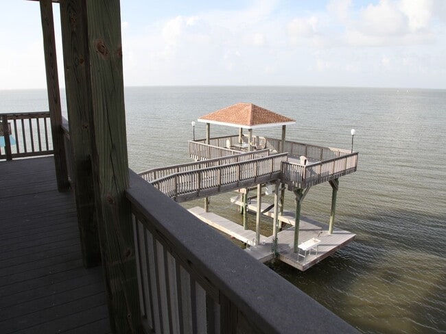 Building Photo - 3722 Laguna Dr