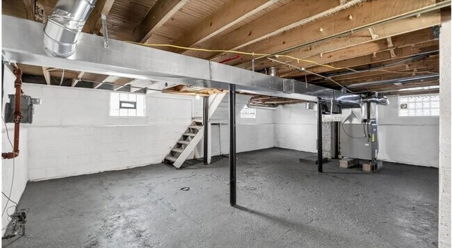 Building Photo - 11209 Continental Ave