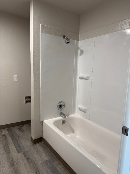 Building Photo - 308 Summit Ave N