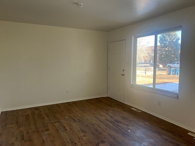 Building Photo - Lansing27