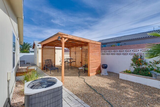 Building Photo - Charming Furnished Home in Age-Restricted ...