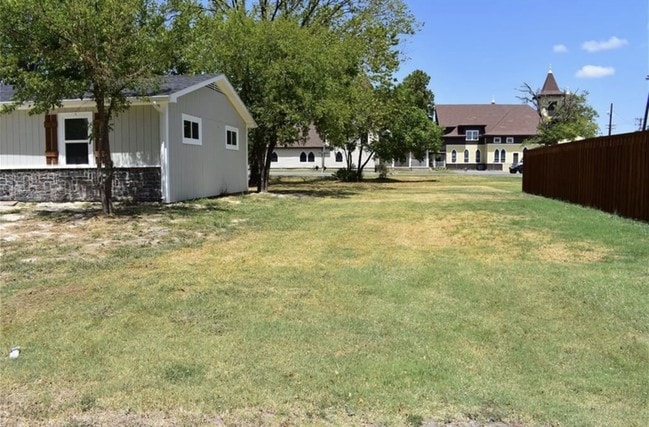 Building Photo - 110 N Bell St