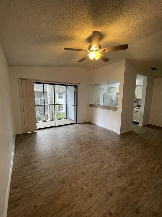 Building Photo - 202 Riverbend Dr