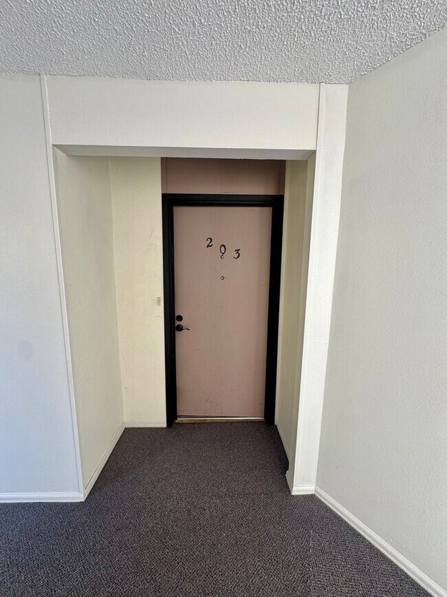 Building Photo - Updated CONDO in Rockrimmon with POOL, TENNIS and PICKLEBALL COURTS!