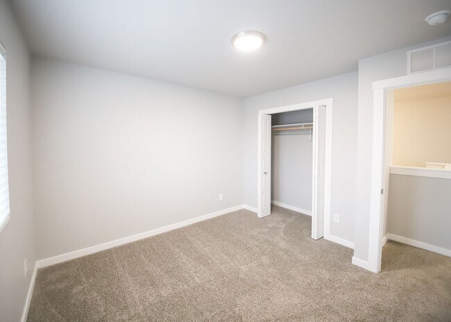 Building Photo - Baraya Townhomes: Modern Townhomes for Ren...