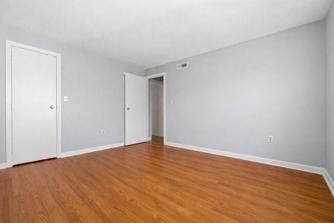 Building Photo - 5 Thoreau Ct