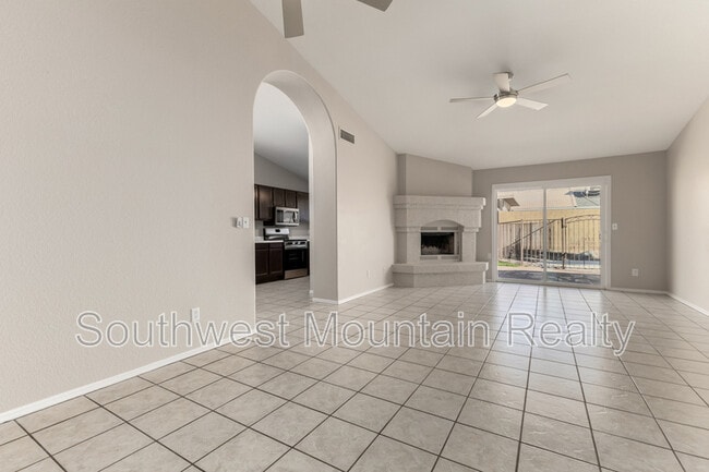 Building Photo - 5526 E Forge Ave