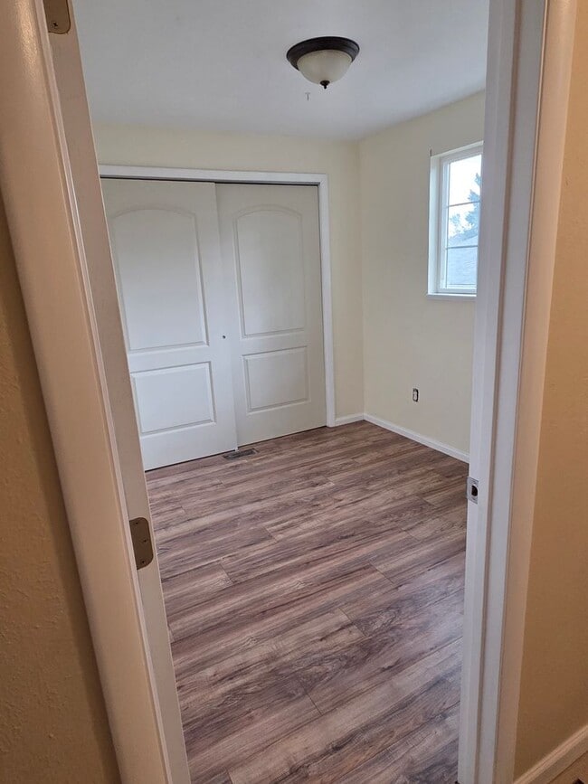 Building Photo - 710 W Cleveland Cir