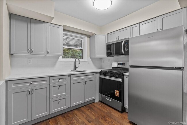 Building Photo - 401 Olmstead Ave