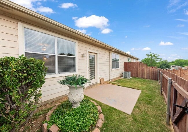 Building Photo - 252 Heritage Hill Dr