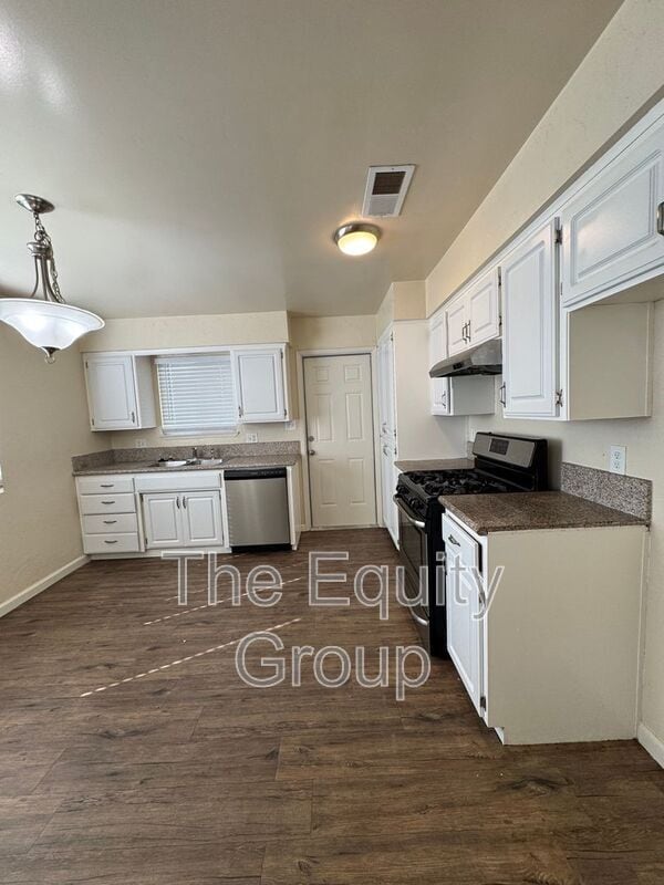 Building Photo - 547 W Tulare Ave