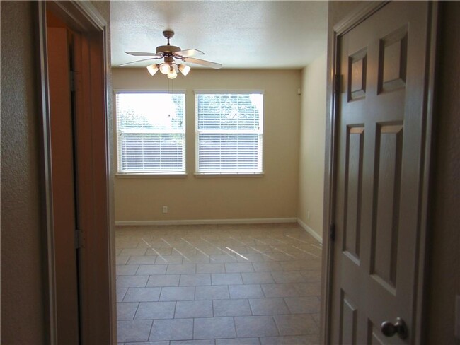 Building Photo - 2513 ALLRED -A Dr